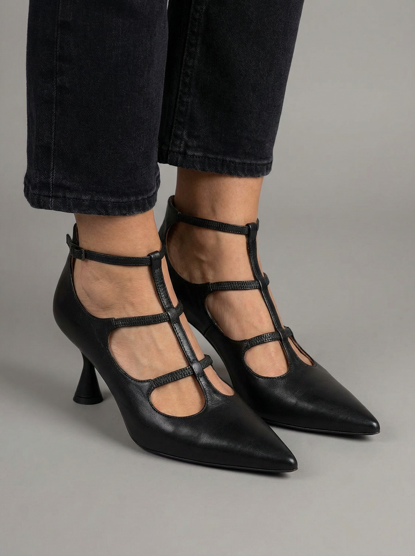 Eleganza – Black Pumps with Ankle Support